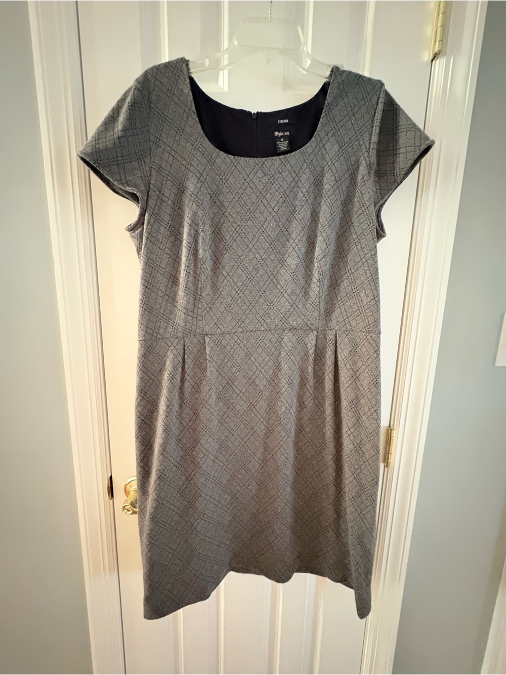 Stylish Grey Cap-Sleeve Sheath Dress